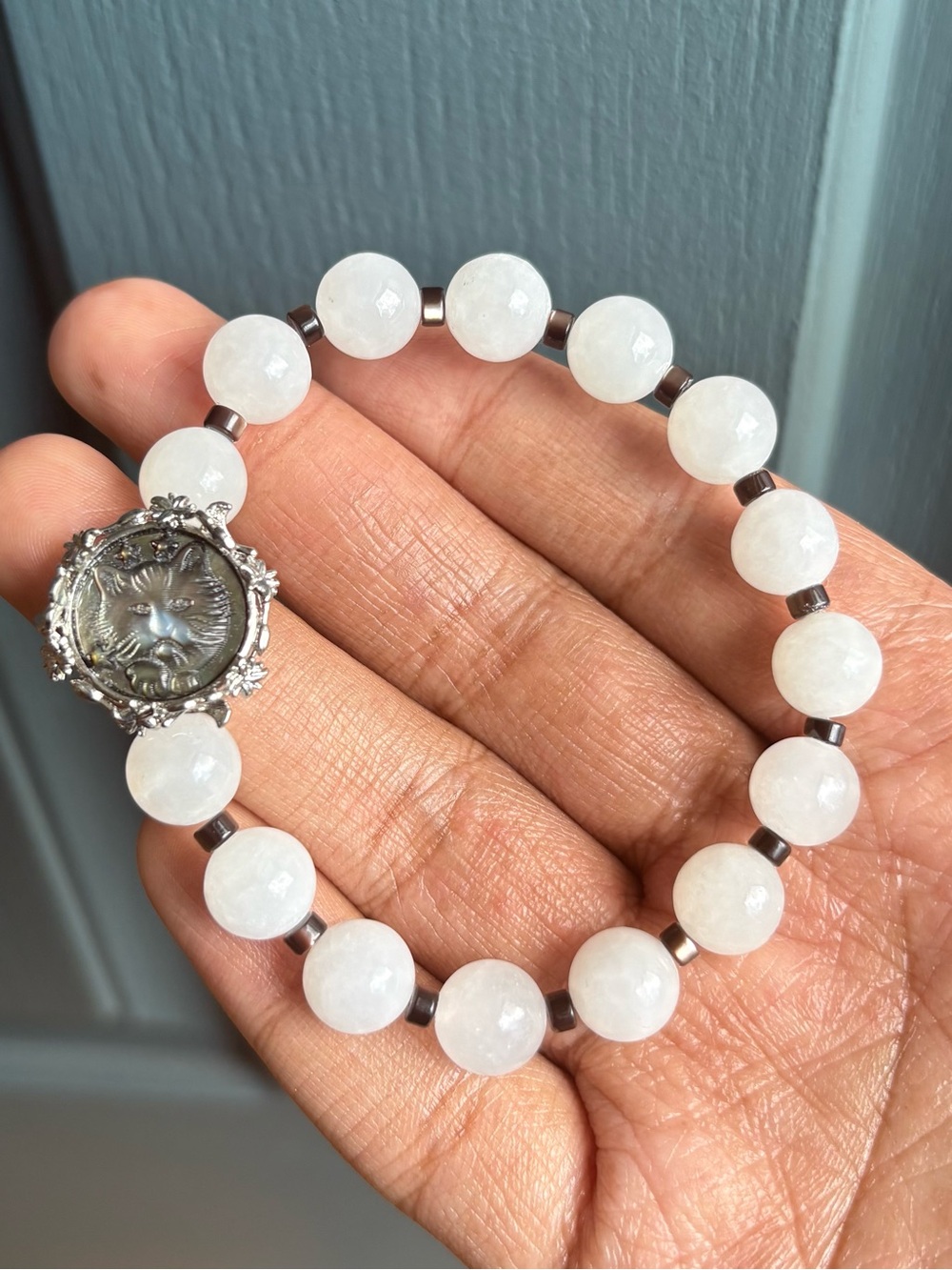 Black MOP Shell Cat & White Hetian Jade Crystal Bracelet 10mm